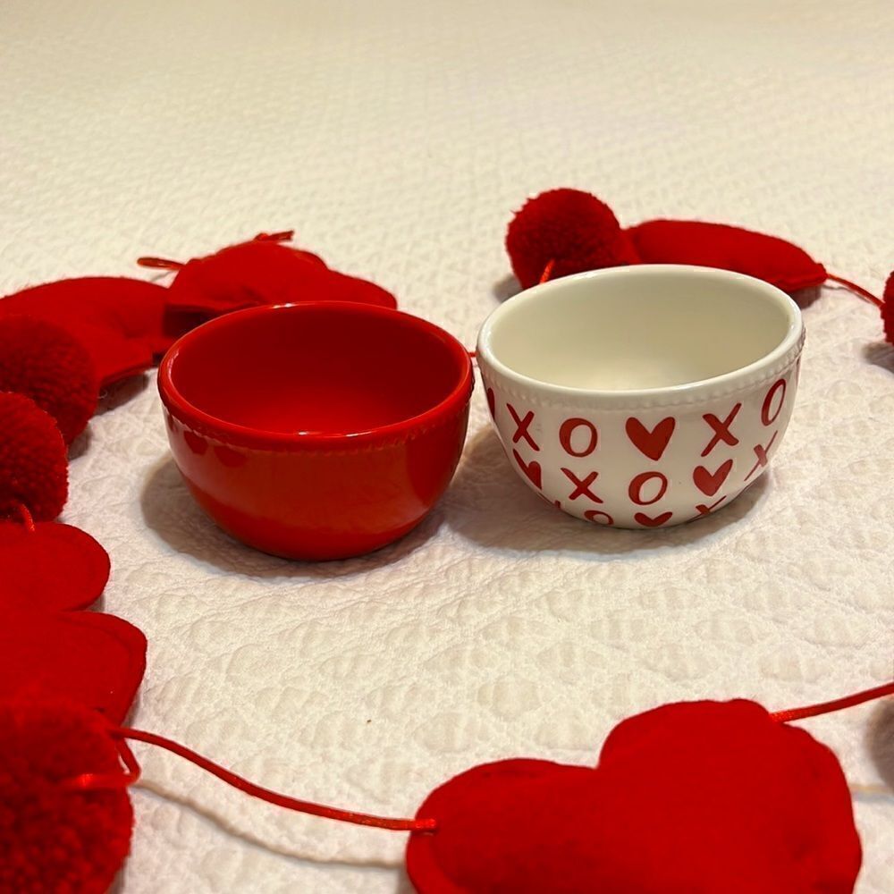 Set of Two Small Ceramic Valentine/Heart Bowls - Picture 2 of 3
